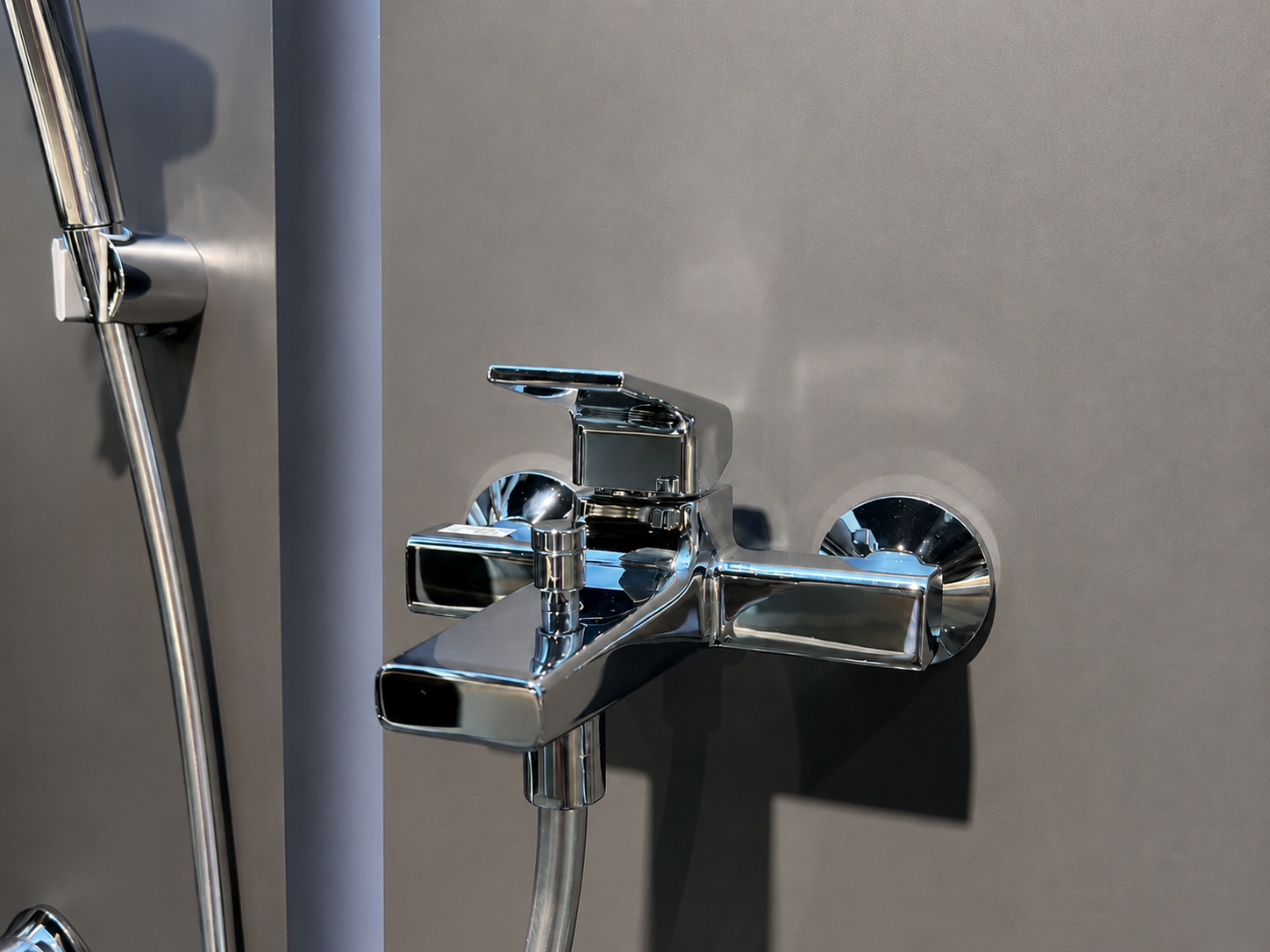 Sen tắm nóng lạnh TOTO TBG10302VA/DGH104ZR
