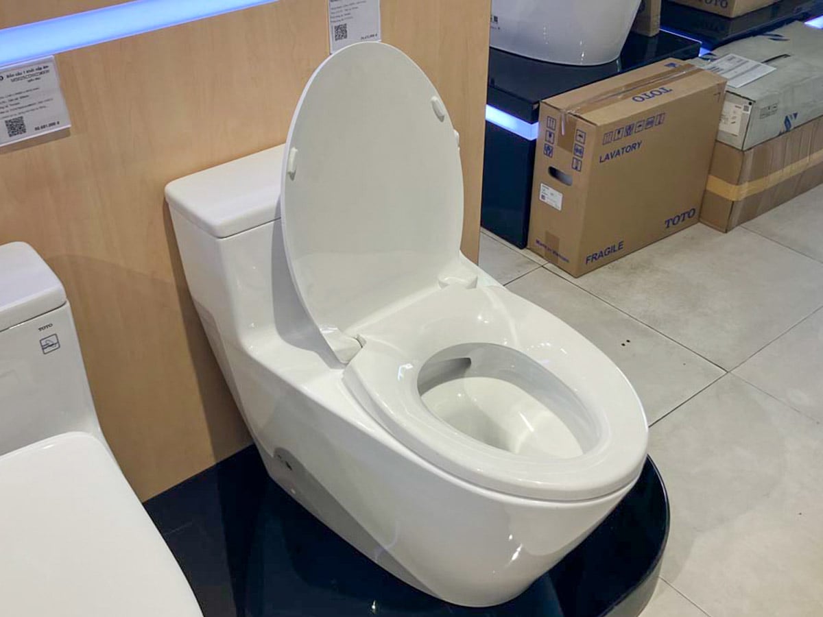 Bồn cầu TOTO MS625DT2 được trang bị nắp đóng êm hạn chế tiếng ồn
