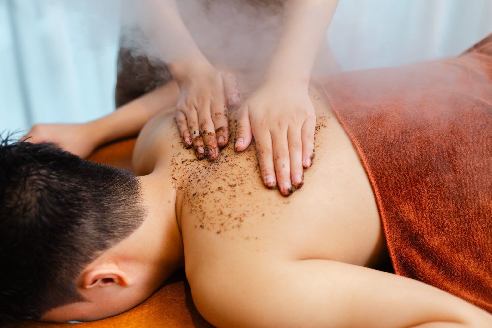 Liệu pháp massage kết hợp thảo dược Huế được du khách quốc tế yêu thích