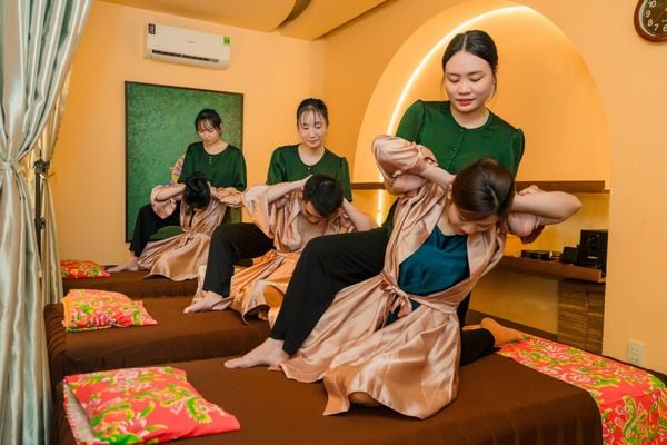 Is Neck and Shoulder Massage in Hue Suitable for Office Workers?