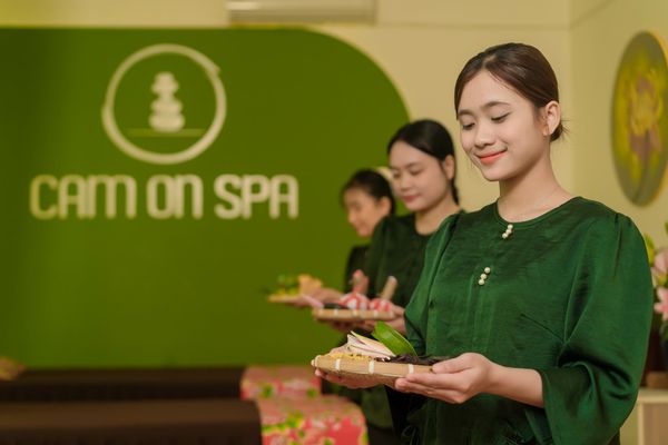 Why do international tourists love massage services when visiting Hue?