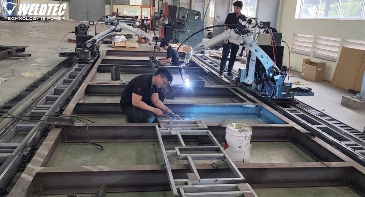 WELDTEC BÀN GIAO ROBOT HÀN PANASONIC TM-2000G4 & NGUỒN HÀN 350GZ4 CHO KHÁCH HÀNG TRONG LĨNH VỰC HÀN KHUNG XE