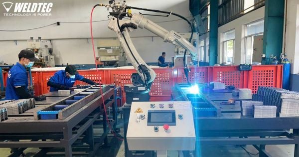 WELDTEC BÀN GIAO ROBOT HÀN PANASONIC TM-2000G4 & NGUỒN HÀN 350GZ4 CHO KHÁCH HÀNG