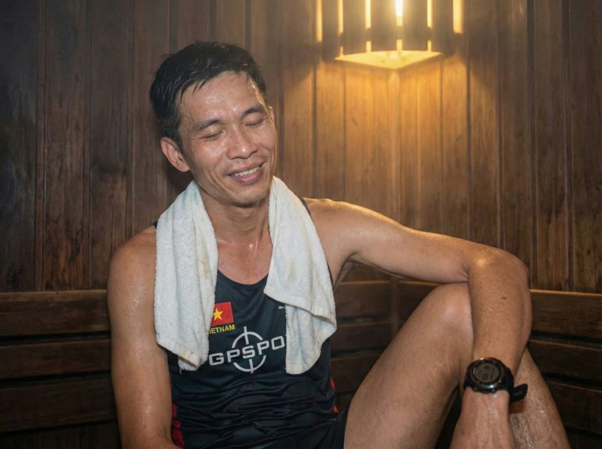 Chạy 42km xong, anh ấy chạy thẳng vào... phòng xông hơi.