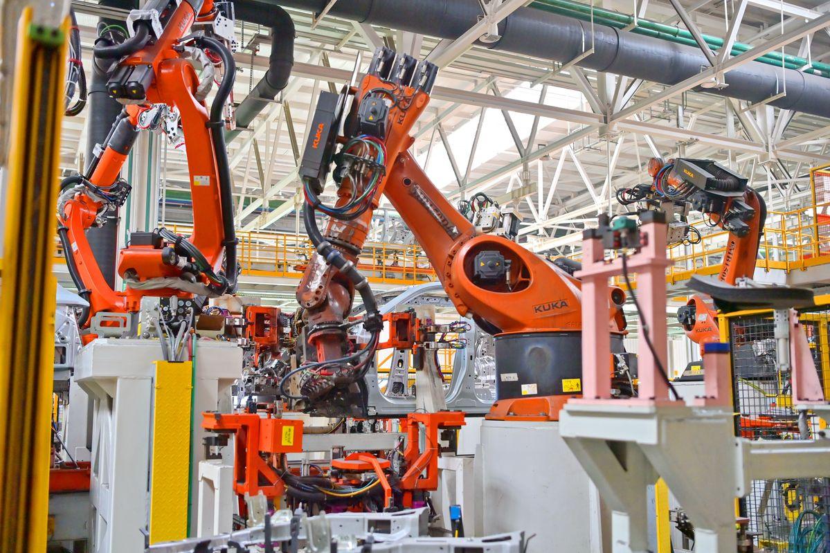 Câu hỏi thường gặp khi mua máy công nghiệp – Doanh nghiệp cần biết gì trước khi đầu tư?