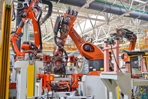 Câu hỏi thường gặp khi mua máy công nghiệp – Doanh nghiệp cần biết gì trước khi đầu tư?