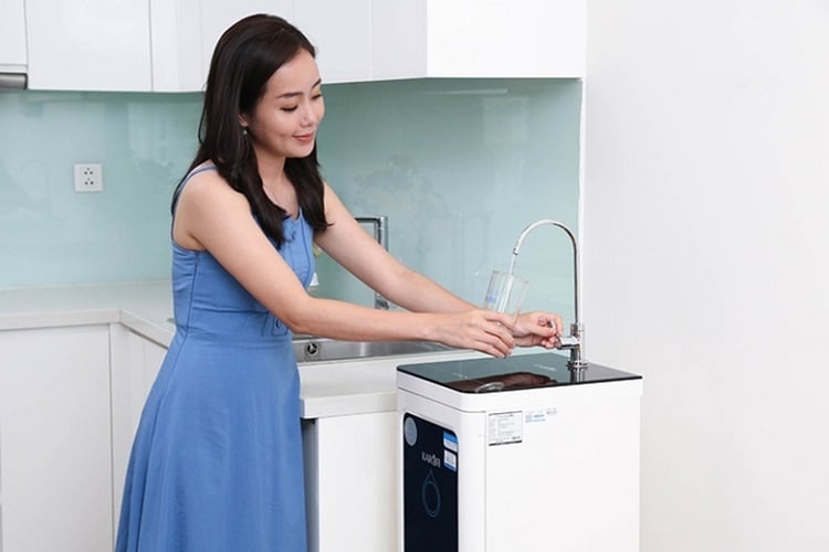 Nên mua máy lọc nước hay uống nước bình tốt cho sức khỏe?