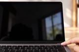 MacBook khởi động đến màn hình đen cách kiểm tra trước khi tác động dữ liệu