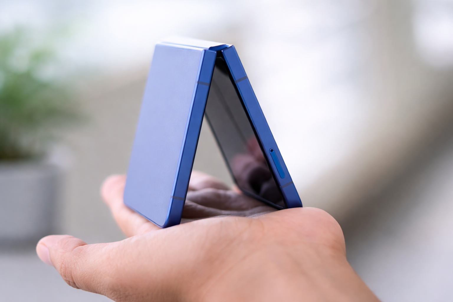 Galaxy Z Flip 8 lộ diện thiết kế: Màn hình lớn hơn, mỏng hơn khi gập?