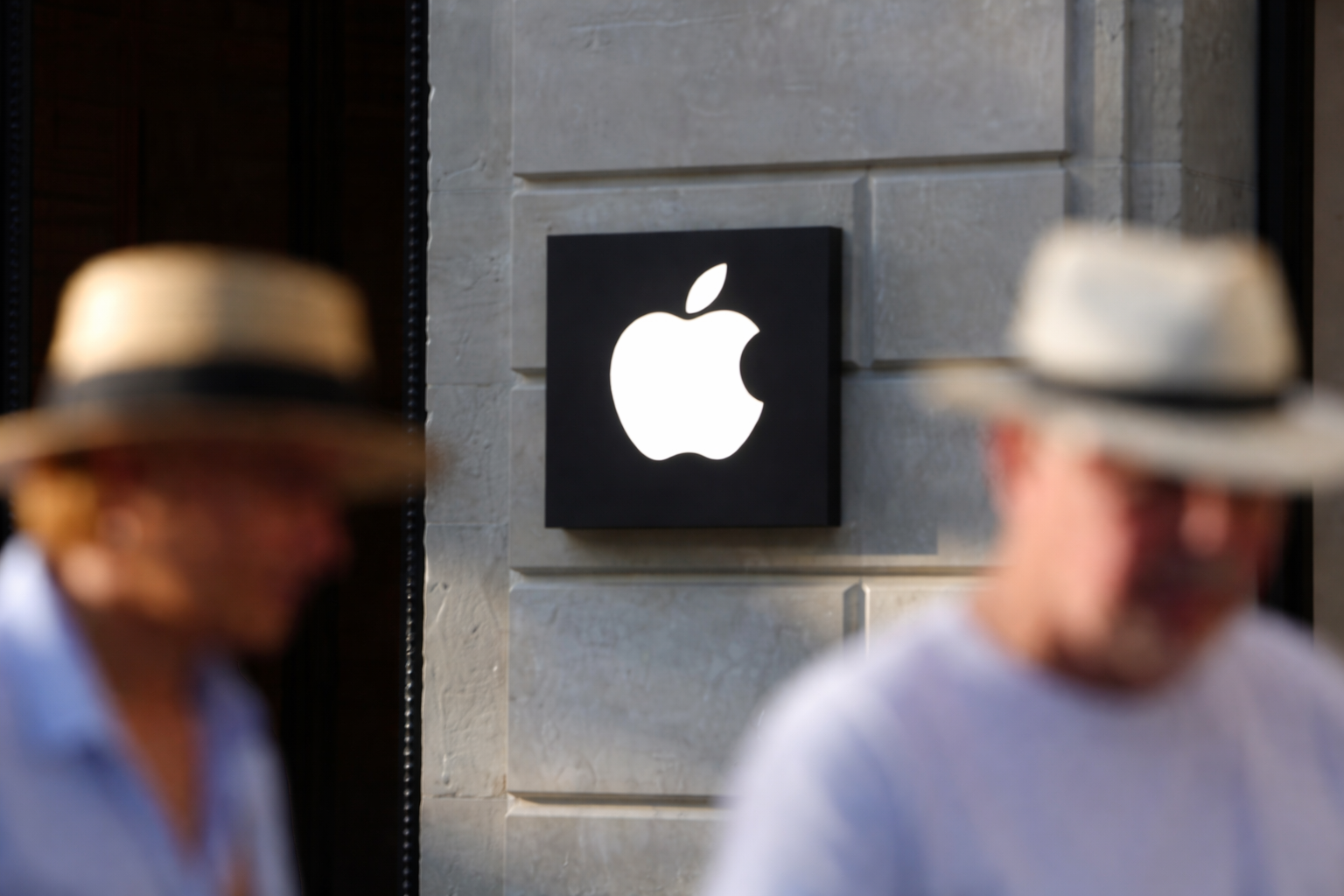 Apple đề nghị bác bỏ vụ kiện liên quan đến AI Siri và lệnh cấm Epic Games