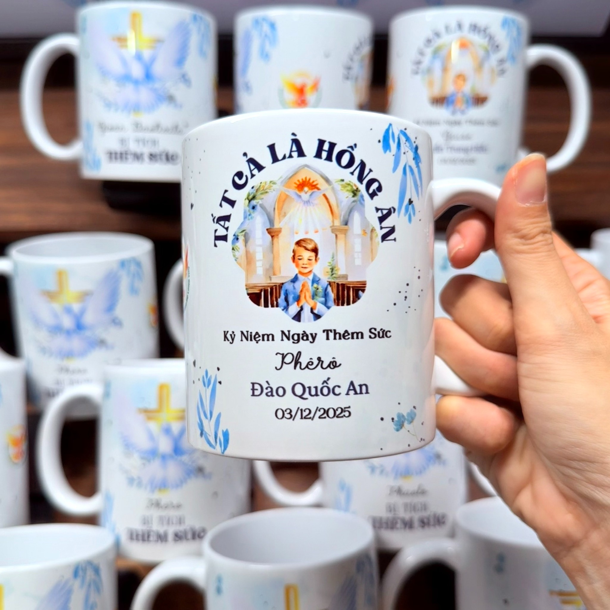 Ly Sứ In Hình Chúa Thánh Thần – Quà Tặng Thêm Sức Đẹp, Ý Nghĩa Đánh Dấu Cột Mốc Đức Tin