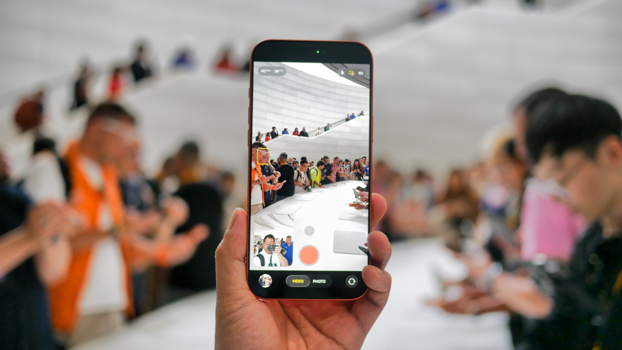 Hướng dẫn ghi hình kép trên iPhone 17 Series quay video cực chất