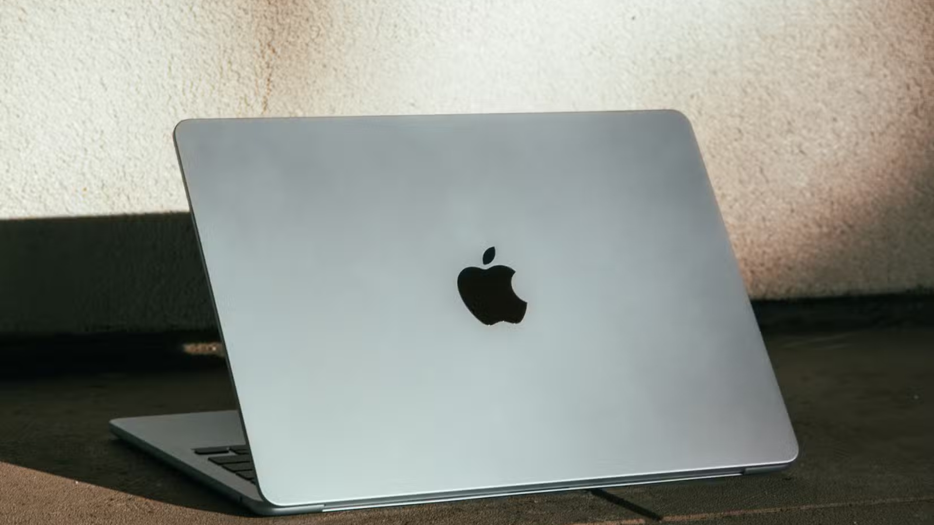 MacBook Air M4 giảm sâu đầu năm 2026 - Thời điểm tốt để sắm ngay chiếc máy mới !