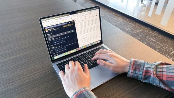 Macbook Air M4 cũ