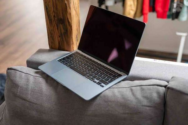 macbook air m4 cũ có đáng mua không