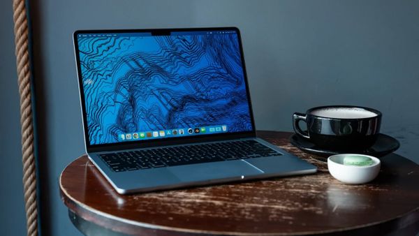 Macbook Air M4 cũ