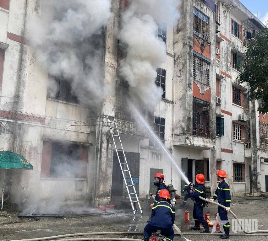 Nghệ An: Kịp thời khống chế đám cháy tại chung cư, không gây thiệt hại về người