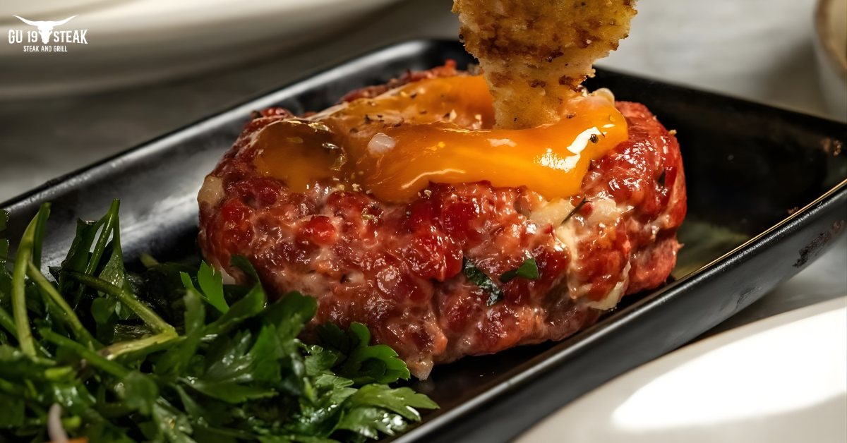 Steak Tartare là gì? Khám phá món thịt bò Tartare độc đáo tại GU 19 Steak