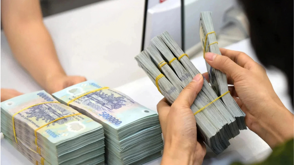 Lãi suất cho vay tăng, ngân hàng đổ xô tìm vốn ngoại