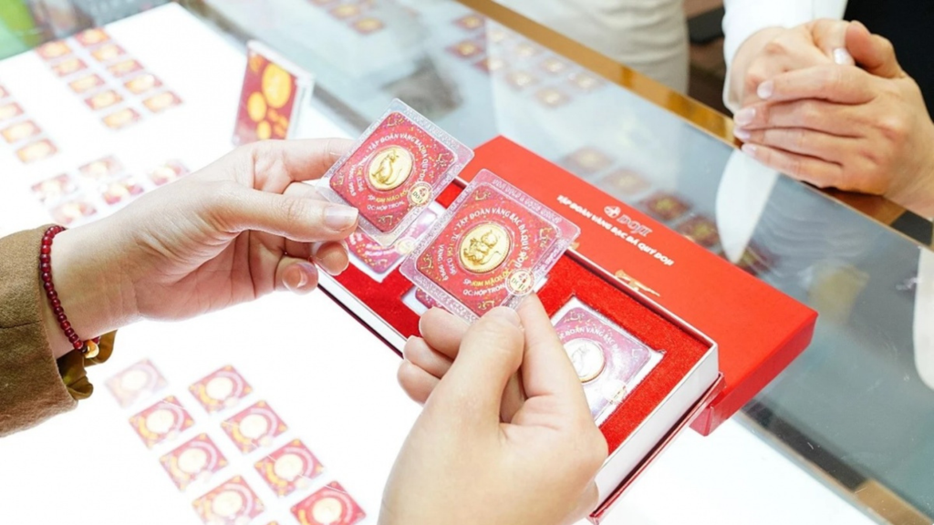 Việt Nam Siết Quản Lý Kinh Doanh Vàng Giữa Cơn Sốt Vàng Toàn Cầu