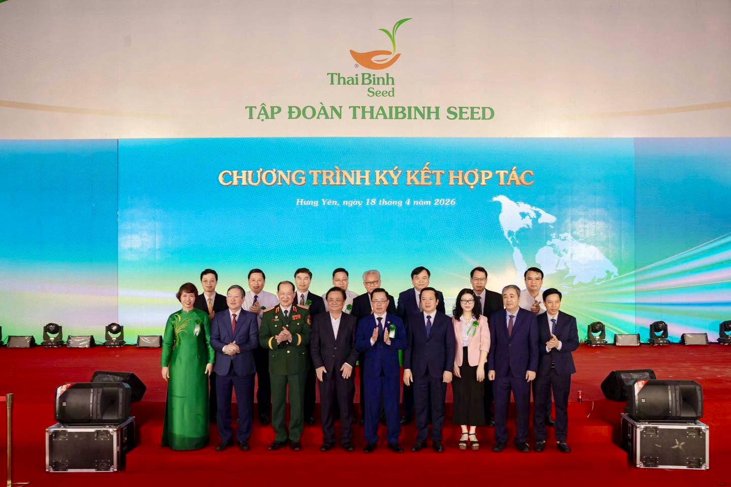 LỄ KÝ KẾT HỢP TÁC CHIẾN LƯỢC NGHIÊN CỨU, SẢN XUẤT VÀ PHÁT TRIỂN GIỐNG LÚA CHẤT LƯỢNG CAO PHỤC VỤ THỊ TRƯỜNG TRONG NƯỚC VÀ XUẤT KHẨU