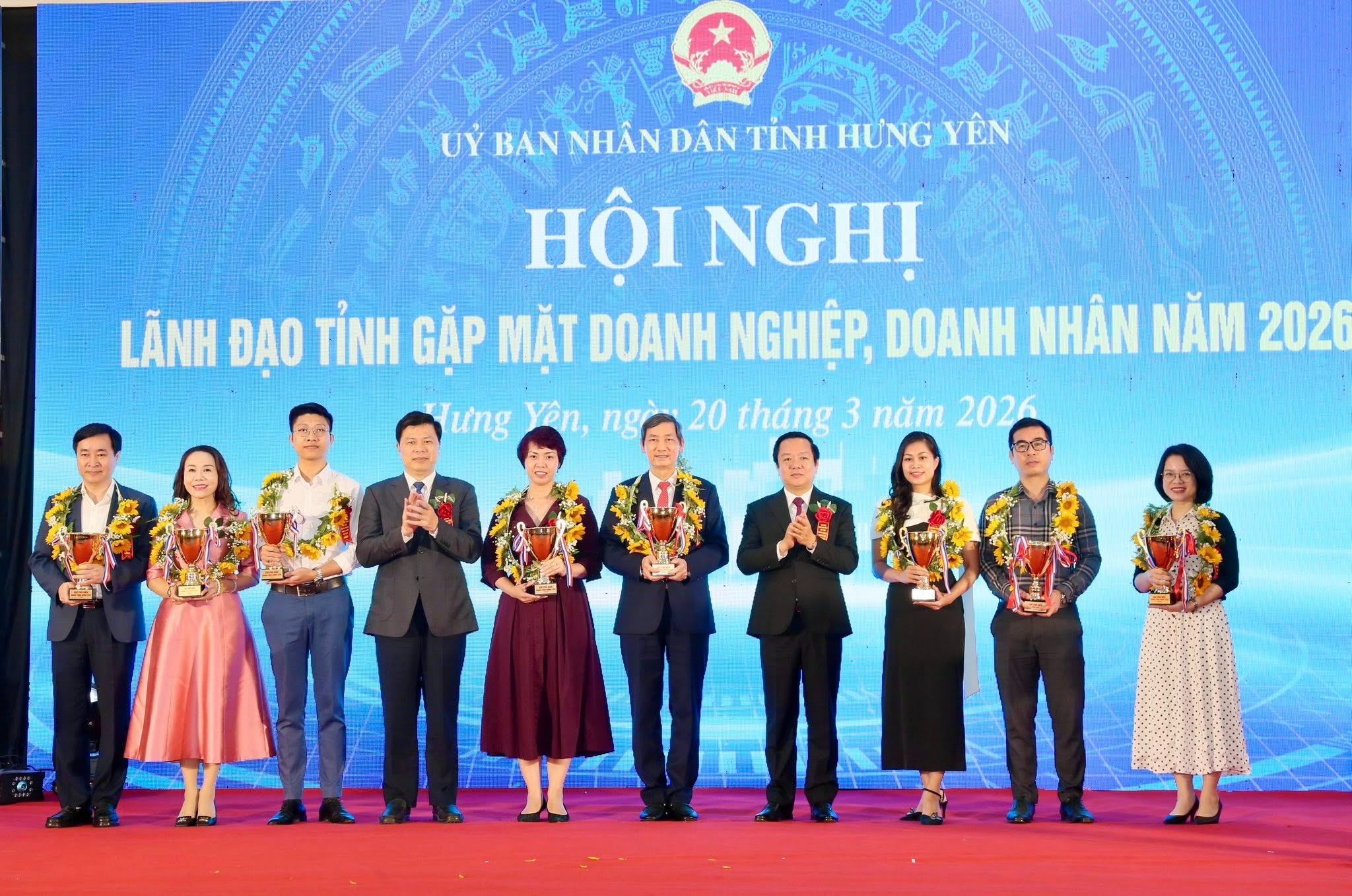 THAIBINH SEED ĐƯỢC VINH DANH CÚP PHỐ HIẾN CỦA TỈNH HƯNG YÊN: KHẲNG ĐỊNH VAI TRÒ DOANH NGHIỆP ANH HÙNG LAO ĐỘNG TIÊN PHONG TRONG NGÀNH GIỐNG CÂY TRỒNG VIỆT NAM.