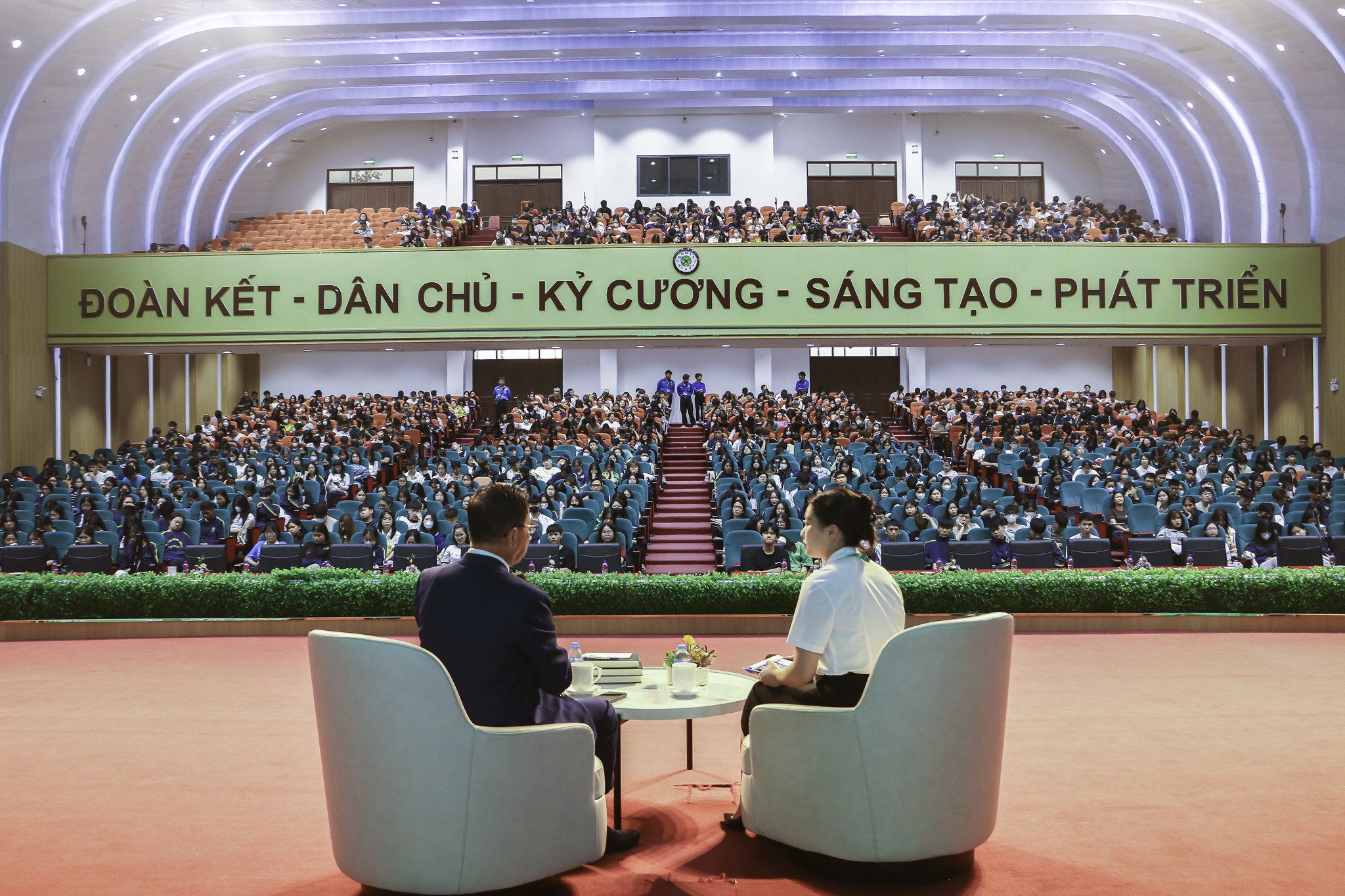 TÂN SINH VIÊN HỌC VIỆN NÔNG NGHIỆP VIỆT NAM ĐÓN NHẬN BÀI HỌC QUÝ GIÁ TỪ ANH HÙNG LAO ĐỘNG TRẦN MẠNH BÁO