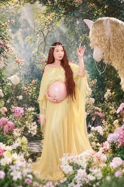 Chụp ảnh mẹ bầu cùng hoa và ngựa tại Vàng Studio – Vẻ đẹp dịu dàng giữa nét kiêu sa, nghệ thuật