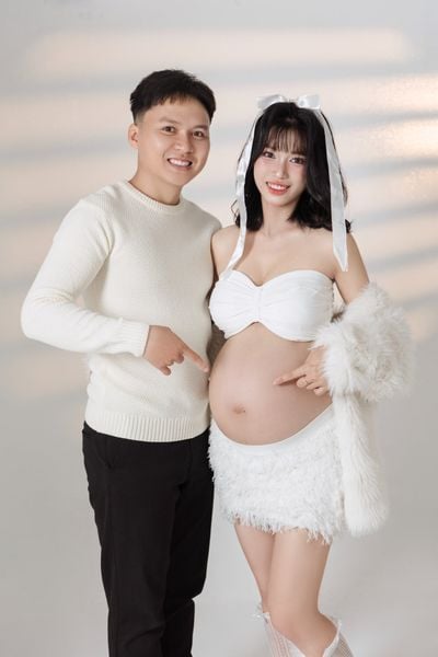 CHỤP ẢNH MẸ BẦU TONE TRẮNG CÙNG CHỒNG – LƯU GIỮ HÀNH TRÌNH CHỜ ĐÓN THIÊN THẦN NHỎ