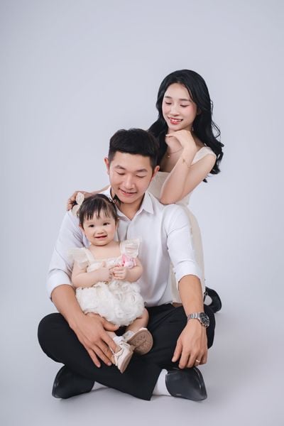 CHỤP ẢNH THÔI NÔI CÙNG GIA ĐÌNH – TONE BASIC ĐƠN GIẢN NHƯNG ĐỦ ĐỂ LƯU GIỮ CẢ MỘT TUỔI THƠ