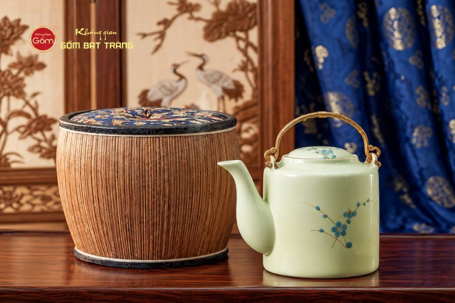 am-tich-bat-trang-ve-hoa-dao-xanh