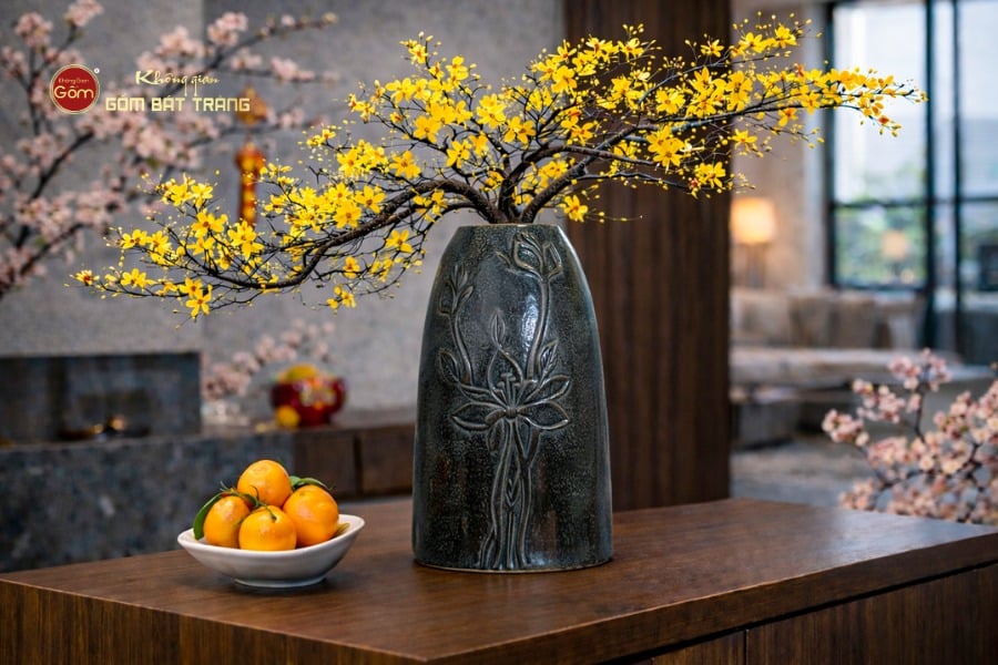 BÌNH HOA DÁNG CHUÔNG KHẮC&nbsp;HOA SEN