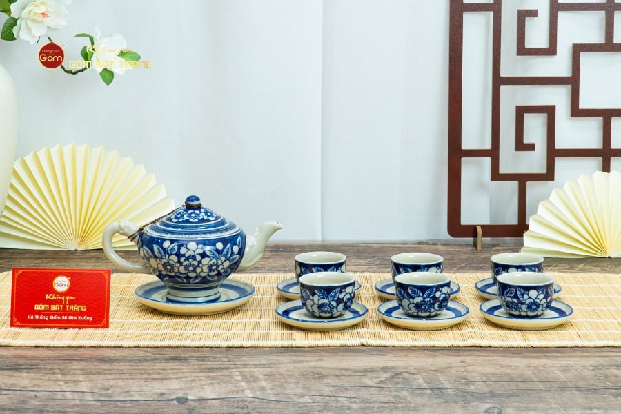 Bộ Ấm Chén Men Lam Vẽ Tay Hoa Mai