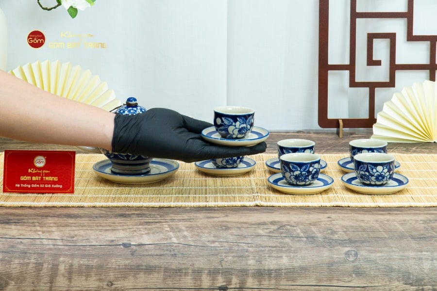 Bộ Ấm Chén Men Lam Vẽ Tay Hoa Mai