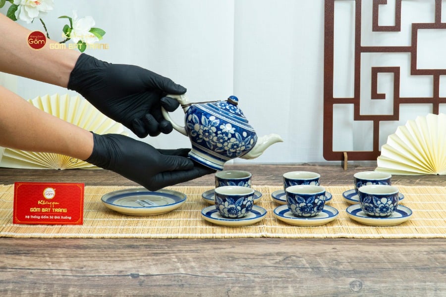 Bộ Ấm Chén Men Lam Vẽ Tay Hoa Mai