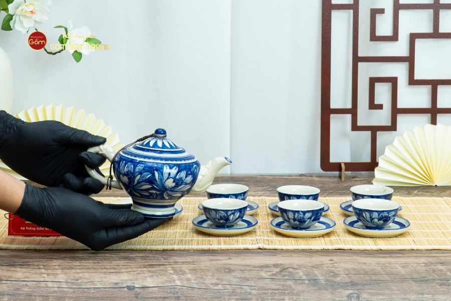 Bộ Ấm Chén Men Lam Vẽ Tay Hoa Sen