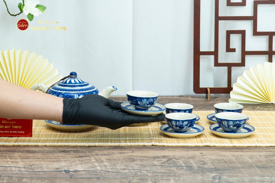 Bộ Ấm Chén Men Lam Vẽ Tay Hoa Sen