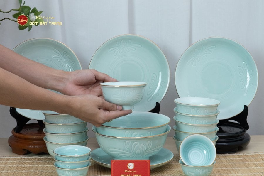 Bộ Bàn Ăn 10&nbsp;Người (21&nbsp;Món) Men Ngọc Vân Hoa Cúc Kẻ Vàng