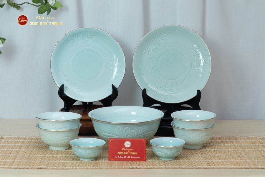 Bộ Bàn Ăn 4 Người (9 Món) Men Ngọc Vân Hoa Cúc Kẻ Vàng