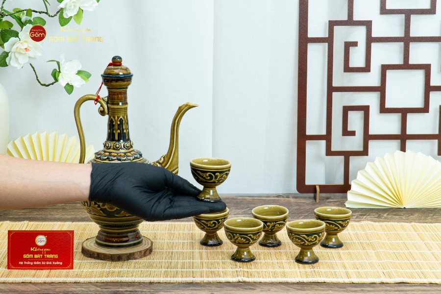 Bộ Bình Rượu Khắc Nổi Hoa Phù Dung Nền Đen