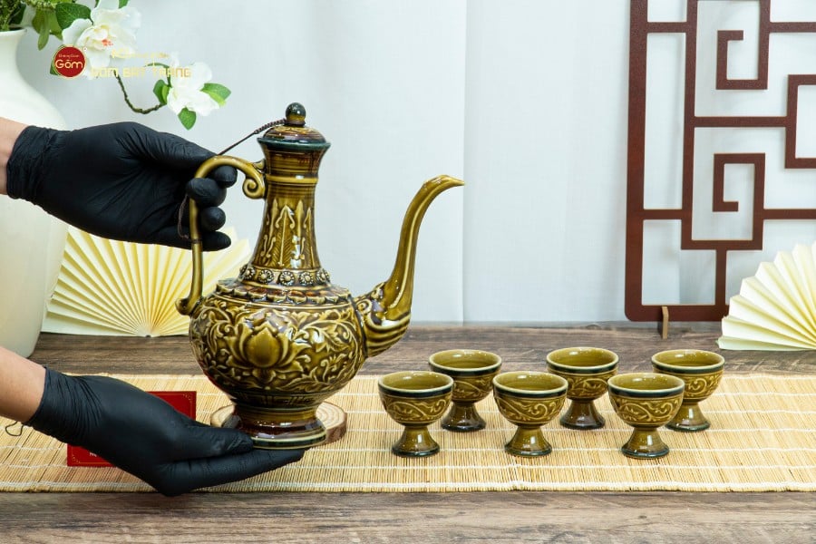 Bộ Bình Rượu Khắc Nổi Hoa Sen Nền Cổ