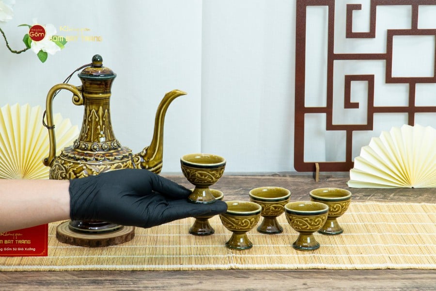 Bộ Bình Rượu Khắc Nổi Hoa Sen Nền Cổ