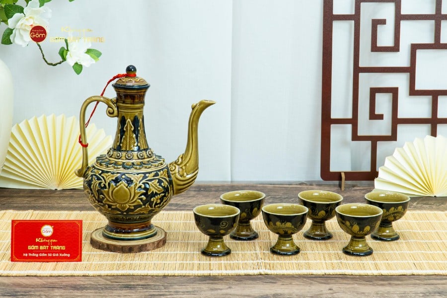 Bộ Bình Rượu Khắc Nổi Hoa Sen Nền Đen