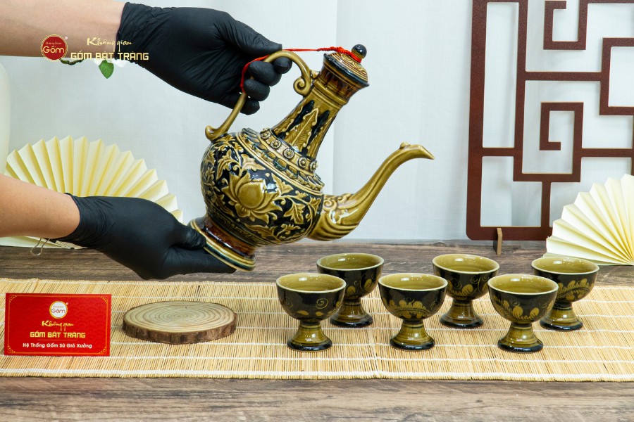 Bộ Bình Rượu Khắc Nổi Hoa Sen Nền Đen