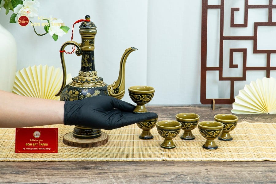 Bộ Bình Rượu Vẽ Tay Hoa Lá Dây Nền Đen