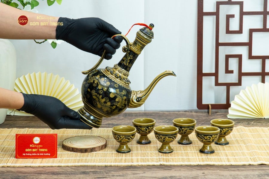 Bộ Bình Rượu Vẽ Tay Hoa Lá Dây Nền Đen