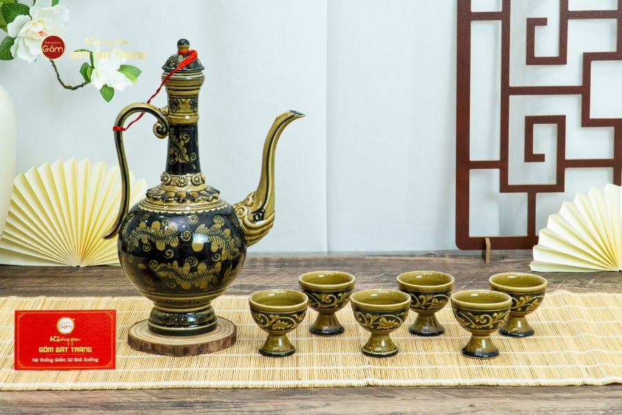 Bộ Bình Rượu Vẽ Tay Hoa Lá Dây Nền Đen