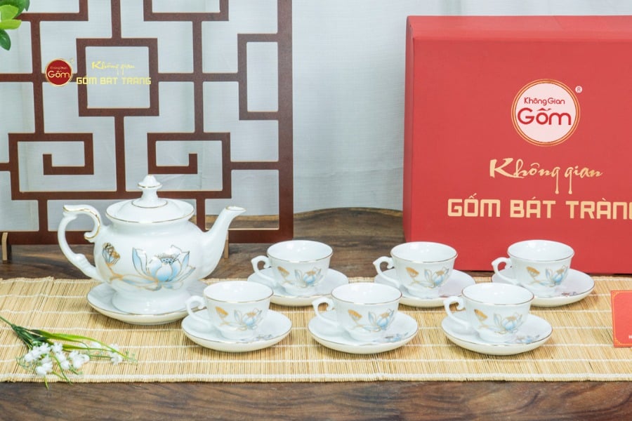 Bộ Trà Đài Các Hoa Sen Xanh Vẽ Vàng