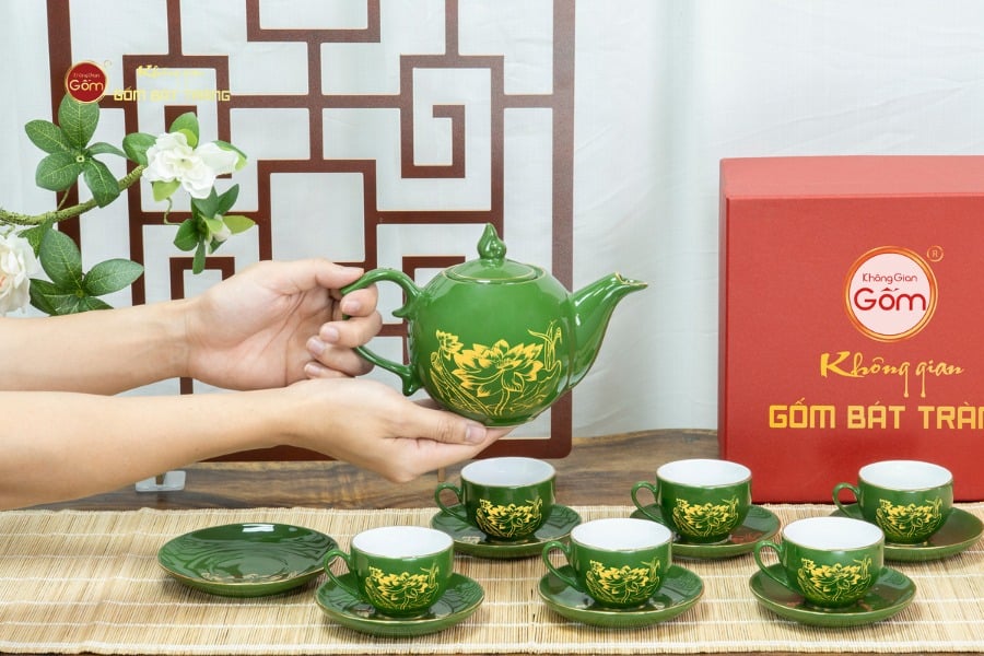 Bộ Trà Men Lục Ngọn Lửa Hoa Sen Vẽ Vàng