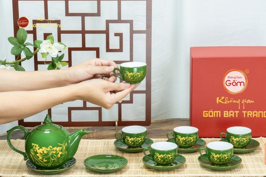 Bộ Trà Men Lục Ngọn Lửa Hoa Sen Vẽ Vàng